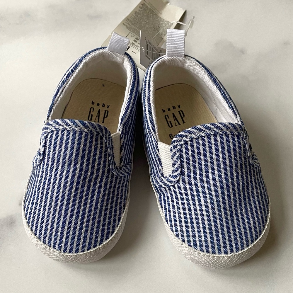 Baby gap unisex 6-12 chambray stripe pull-on sneakers